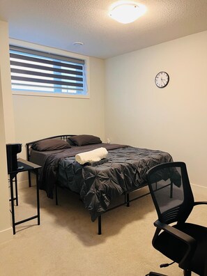 1 makuuhuone, työpöytä, Wi-Fi, vuodevaatteet