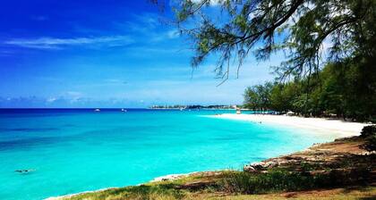 Modern Villa - Upstairs
St Philip Barbados, 5 min from Airport, AC, Wifi Parking
