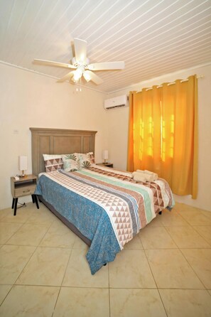 3 habitaciones, caja de seguridad en la habitación y escritorio 