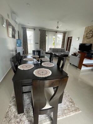 高级别墅, 花园景观 | 起居区