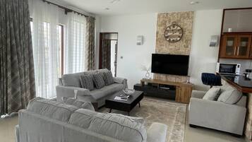 Superior Villa, Garden View | 2 bedrooms, iron/ironing board, free WiFi