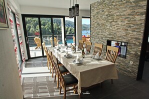 Dining - 4-bedroom villa in awesome Rasoha/Korčula with parking, pool,WiFi, fitness room (Čara)