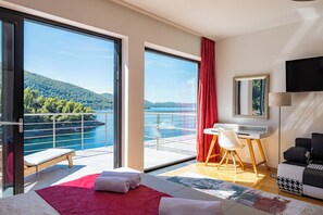 4 室のベッドルーム、セーフティボックス (室内)、アイロン / アイロン台、WiFi (無料)