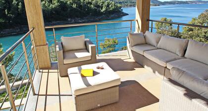 4-bedroom villa in awesome Rasoha/Korčula with parking, pool,WiFi, fitness room