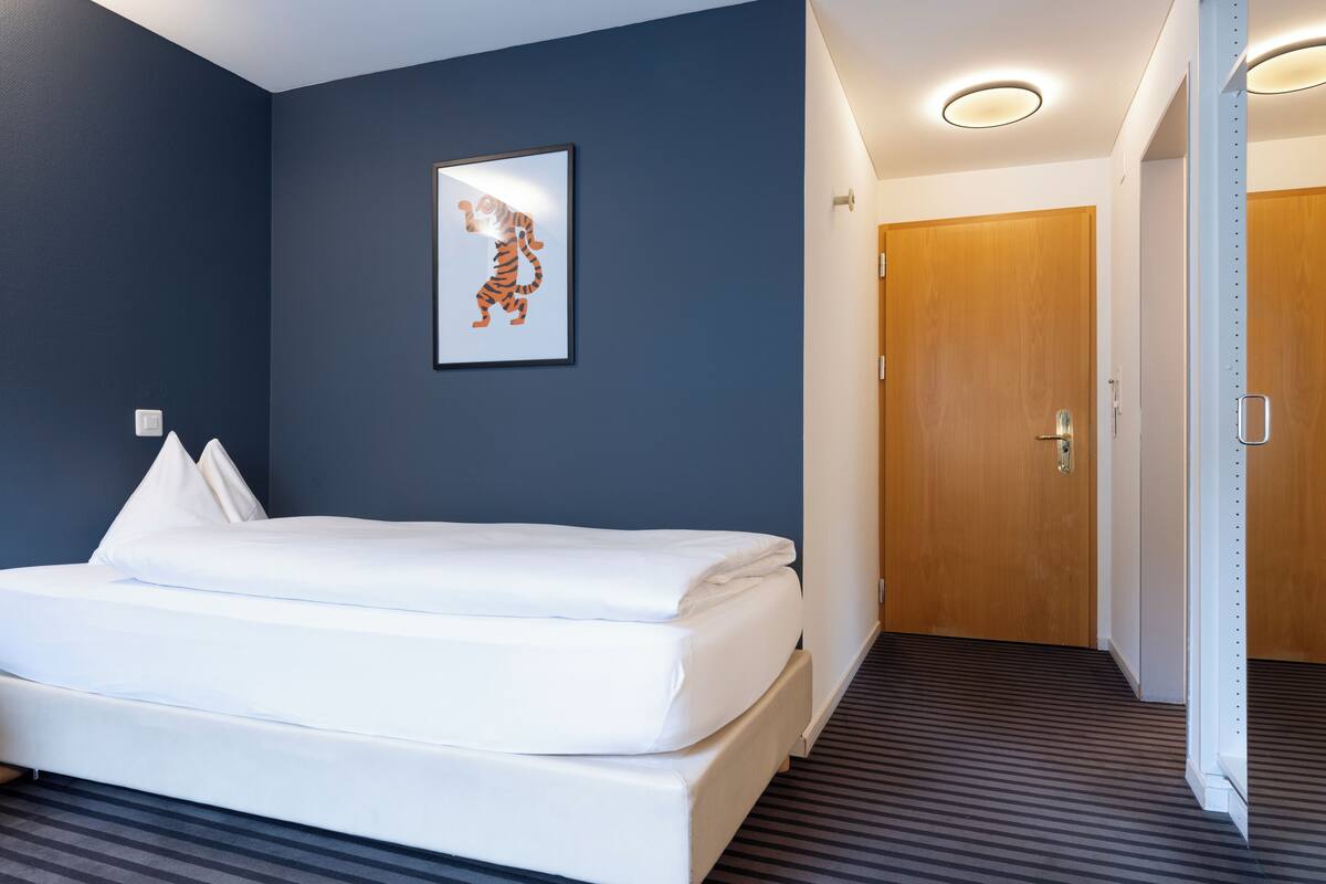 1 bedroom, desk, laptop workspace, free WiFi