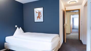 Desk, laptop workspace, soundproofing, free WiFi