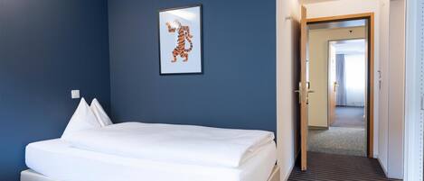 Escritorio, espacio para trabajar con laptop y insonorización