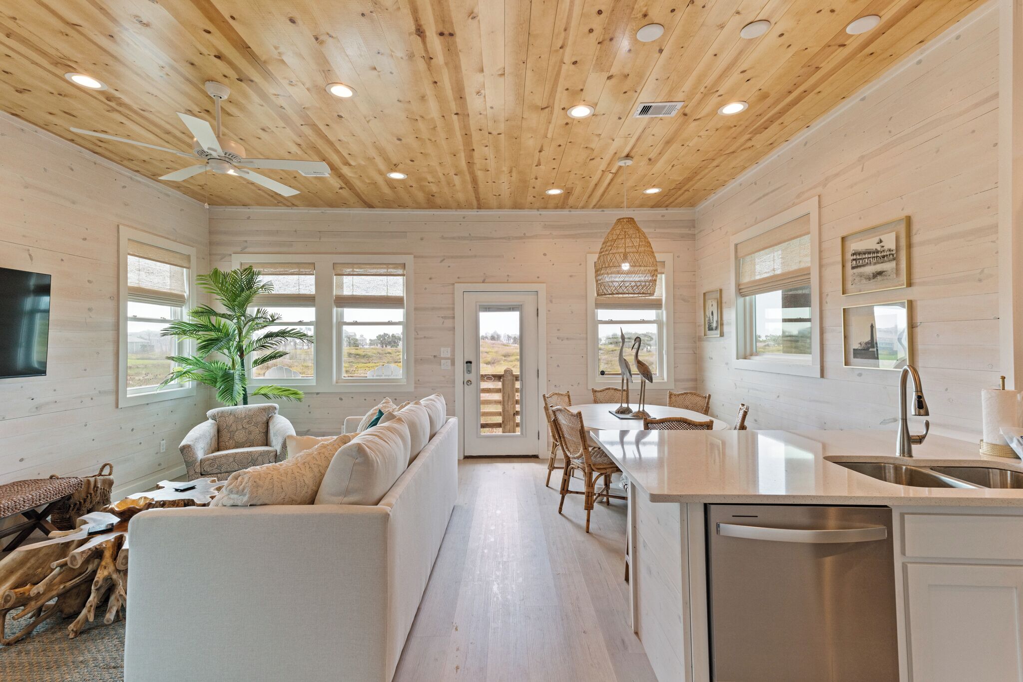 House, Multiple Beds, Pool Access, Pool View (Palm Beach! ) | Living area | 42-inch flat-screen TV with digital channels