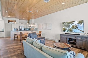 Maison, plusieurs lits, bain à remous (Shorely A Good Time) | Coin séjour