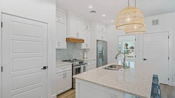 House, Multiple Beds, Balcony, Pool View (The Lost Chancla) | Private kitchen | Fridge, microwave, oven, stovetop