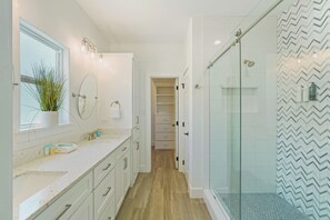 House, Multiple Beds, Balcony, Pool View (The Lost Chancla) | Bathroom | Free toiletries, towels, toilet paper