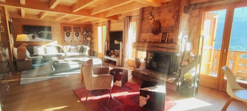 Chalet, 100m from ski slopes, 2nd floor, view panoramic/ski slopes/mountain, terrace