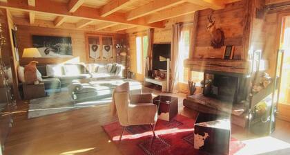 Chalet, 100m from ski slopes, 2nd floor, view panoramic/ski slopes/mountain, terrace