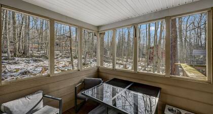 LAKE/beach/boats/hot tub/hiking/kids/foosball