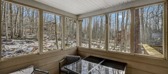 LAKE/beach/boats/hot tub/hiking/kids/foosball