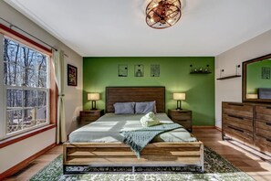 4 bedrooms, desk, travel cot, WiFi - LAKE/beach/boats/hot tub/hiking/kids/foosball (Pocono Lake)