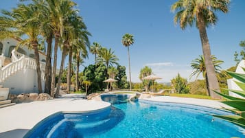 Villa | Medence | Beltéri medence, szabadtéri medence