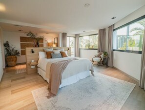 Villa | 6 bedrooms - Superb Villa With Private Lagoon Pool (Javea)