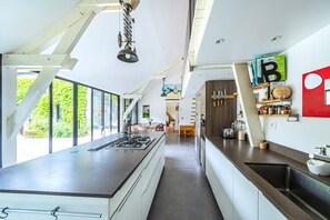 Private kitchen - Old farmhouse Jacuzzi garden 30 min Paris (Marcoussis)