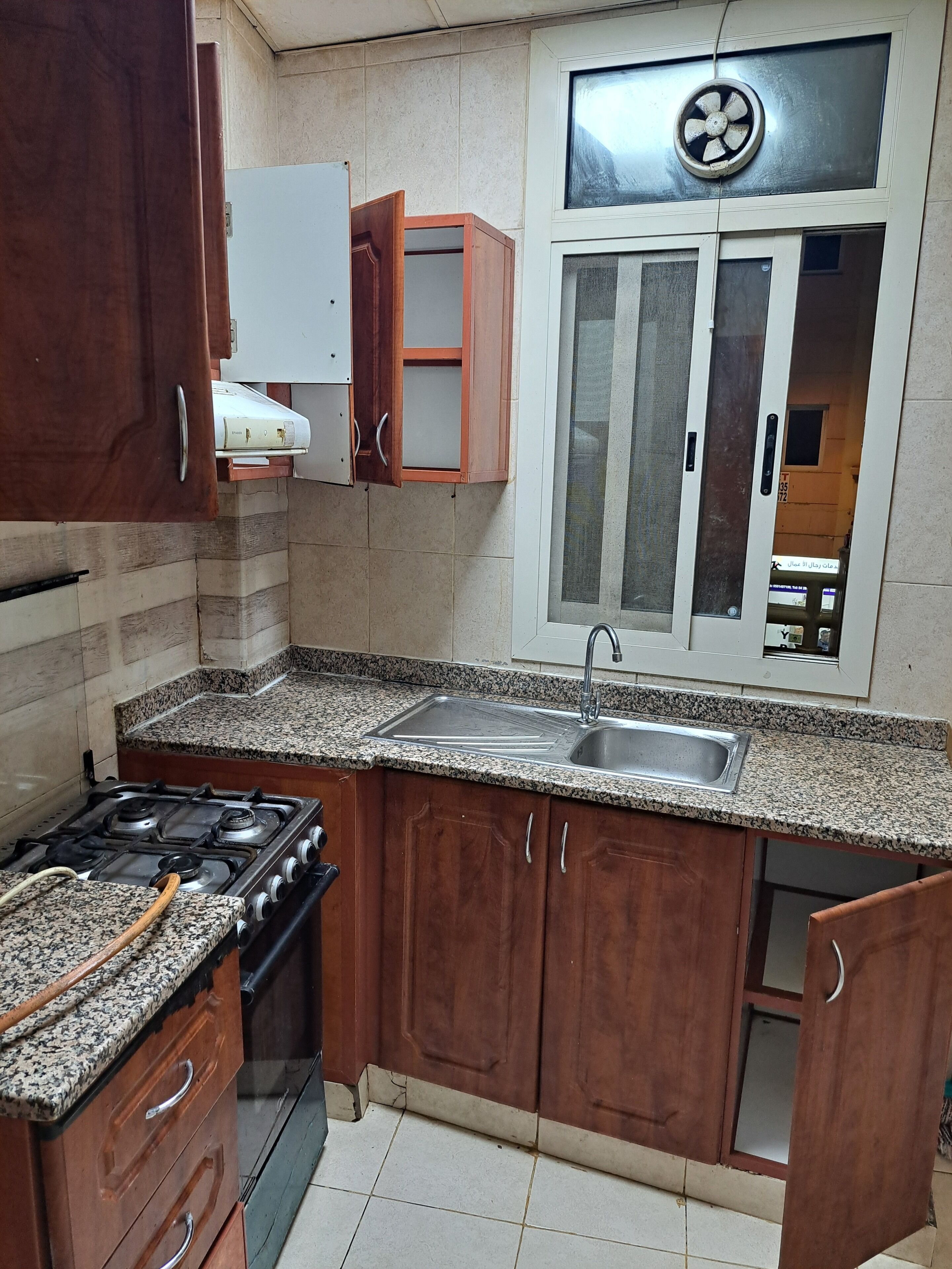 冰箱、微波炉、烤箱、炉灶