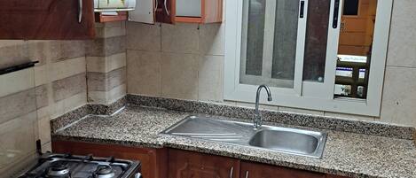 冰箱、微波炉、烤箱、炉灶