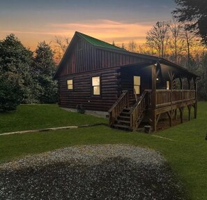 Exterior - Cozy Cabin Getaway w/ Hot Tub - Dog Friendly (Whittier)