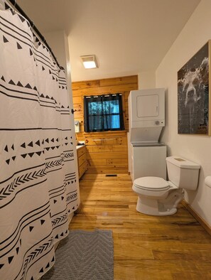 Hair dryer, towels, soap, shampoo - Cozy Cabin Getaway w/ Hot Tub - Dog Friendly (Whittier)