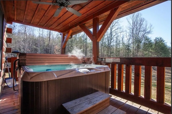 Tina de hidromasaje al aire libre