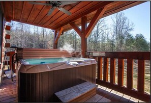Outdoor spa tub - Cozy Cabin Getaway w/ Hot Tub - Dog Friendly (Whittier)