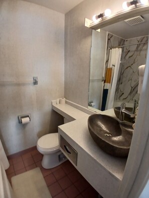 Quarto casal família | Banheiro | Secador de cabelo, toalhas de banho, sabonete, shampoo