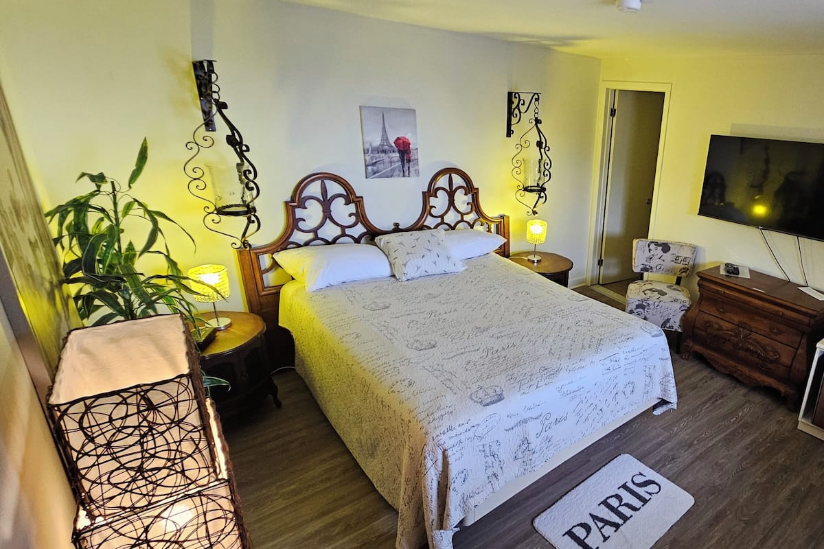 Deluxe Single Room, 1 Queen Bed