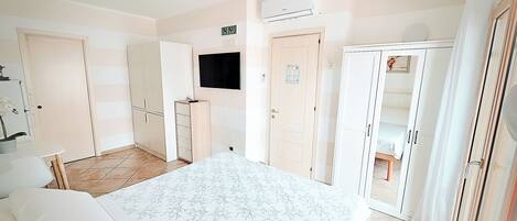 1 makuuhuone, työpöytä, Wi-Fi, vuodevaatteet