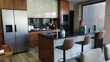 Micro-ondes, four, plaque de cuisson, lave-vaisselle