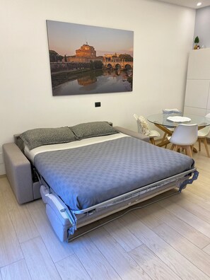 1 bedroom, in-room safe, desk, iron/ironing board