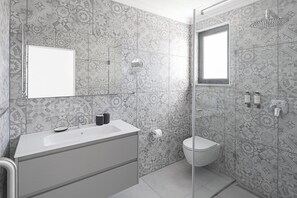 Hair dryer, towels, soap, toilet paper - Charming 2-bedroom apartment with sea view in fabulous Carvoeiro with s AC, WiFi (Carvoeiro)