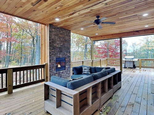 Majestic Manor by Taylor Made Deep Creek