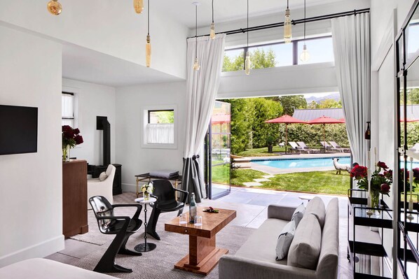 Suite Luxe, patio, vue piscine