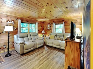 House (3 Bedrooms) | Property amenity - Cozy Cabin by Taylor Made Deep Creek (Oakland)