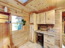 House (3 Bedrooms) | Property amenity