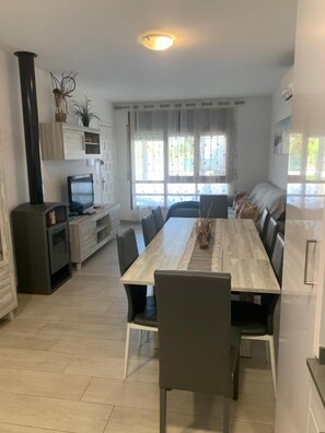 Chalet, 4 Bedrooms, Accessible, Smoking | Dining room