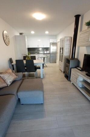 Chalet, 4 Bedrooms, Accessible, Smoking | Living room