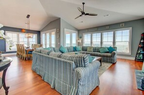 TV - One Step Away Upper - 6 bedrooms (Carolina Beach)
