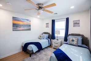 3 bedrooms, in-room safe, desk, iron/ironing board
