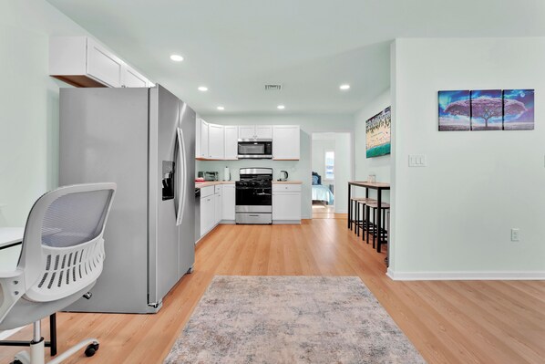 Fridge, microwave, oven, stovetop - Prime Village Retreat. Minutes walk to Lake & Beach, Shepherds Park & Canada St. (Lake George)