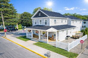 Exterior - Prime Village Retreat. Minutes walk to Lake & Beach, Shepherds Park & Canada St. (Lake George)