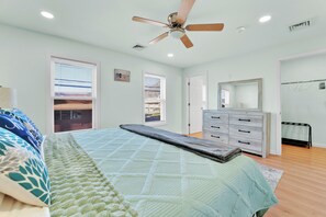 3 bedrooms, in-room safe, desk, iron/ironing board