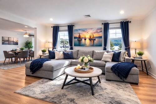 Prime Village Retreat. Minutes walk to Lake, Beach, Shepherds Park & Canada St.