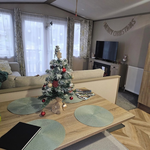 Carnforth - Caravan - Sleeps 6 - Dog Friendly