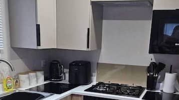 Kabin | Dapur pribadi | Lemari es, microwave, oven, dan kompor