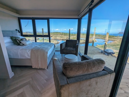 WiFi, bed sheets. Cliff Top Retreat with Private Hot tub (Cab1)